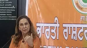 चंडीगढ़ में पत्रकारों से हुईं रूबरू, दावा- सभी 117 सीटों पर चुनाव लड़ेगी उनकी पार्टी