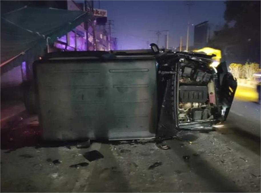 तेज रफ्तार थार ने बाइक सवार को उड़ाया, टक्कर इतनी जबरदस्त कि पलट गई गाड़ी, टांग टूटी